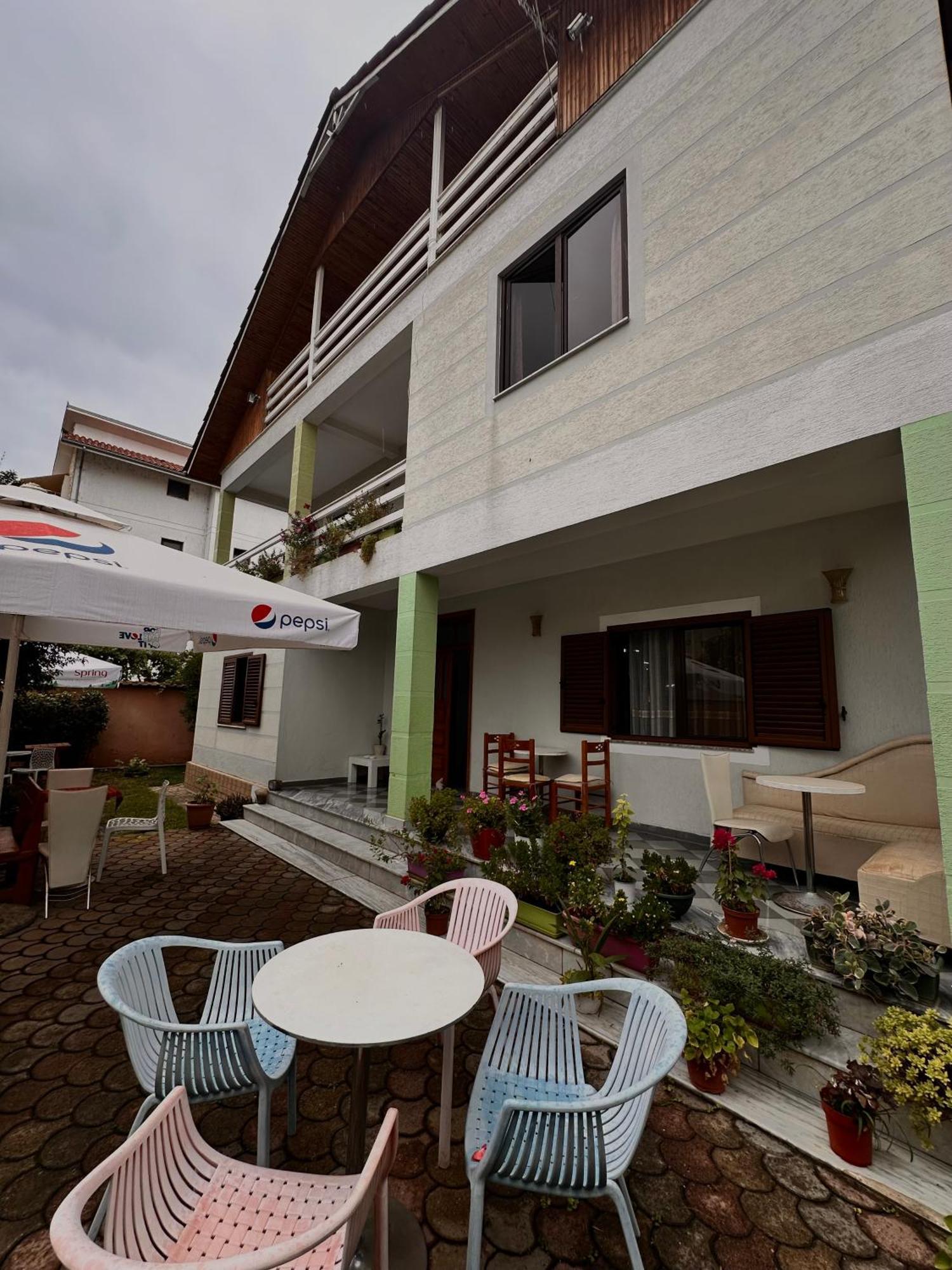 Hostel Grande House Tirana Eksteriør billede
