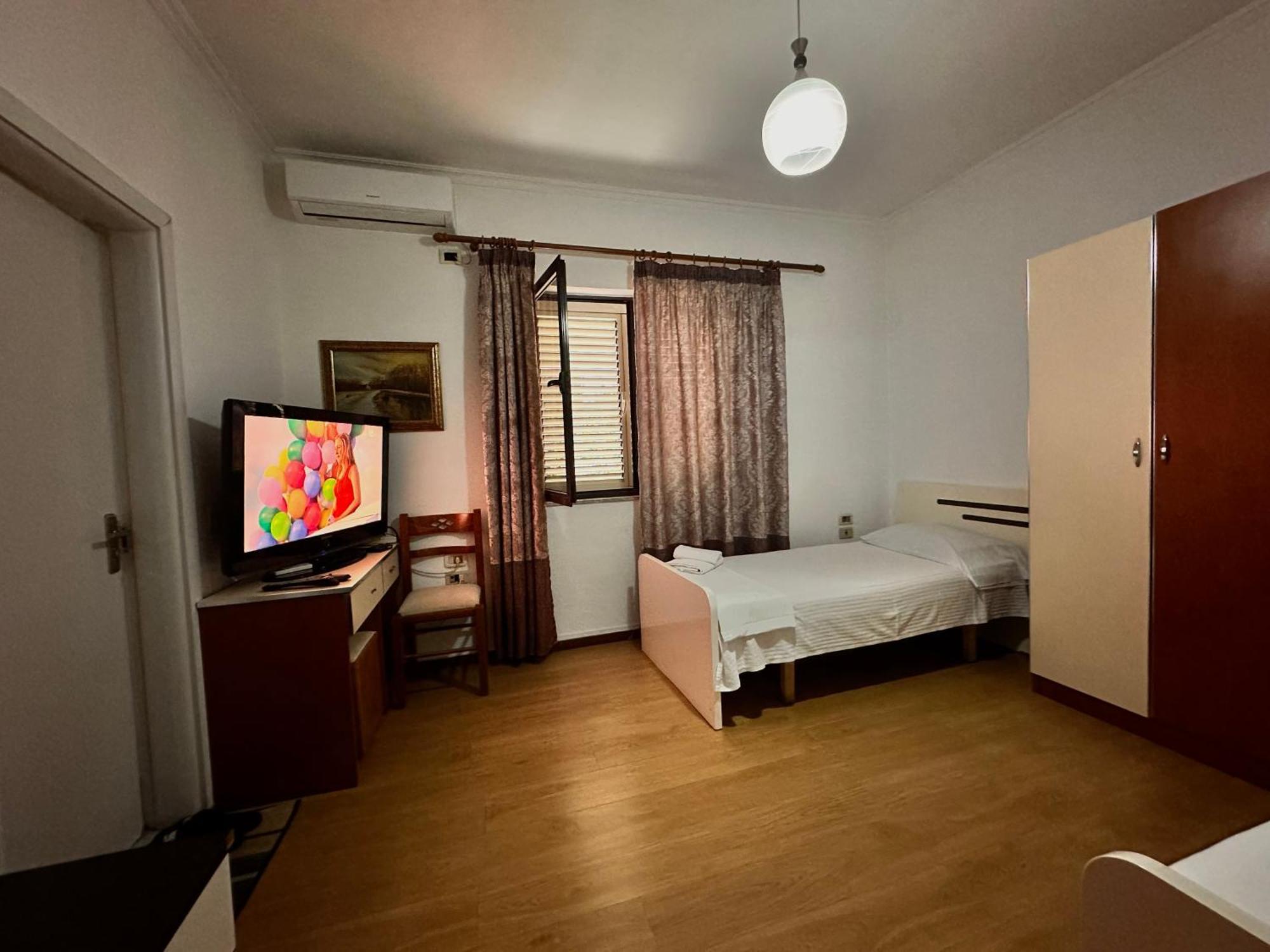 Hostel Grande House Tirana Eksteriør billede